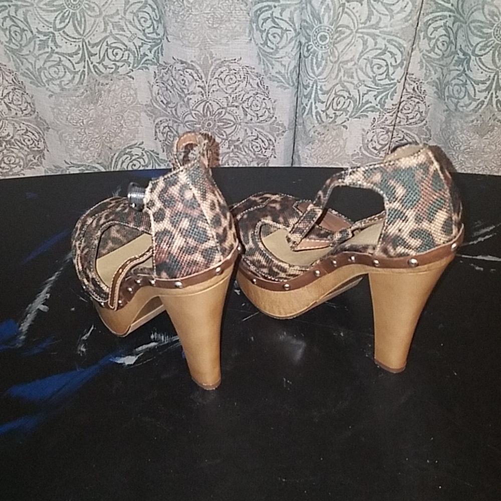 Shoes - Picture 2 of 3